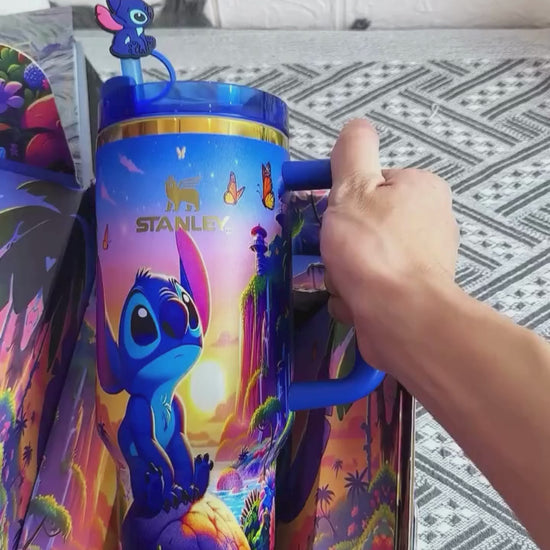 360° video of the Stanley Stitch Sapphire Blue 40 OZ Quencher Tumbler – Limited Edition, highlighting design, lid, and handle details.