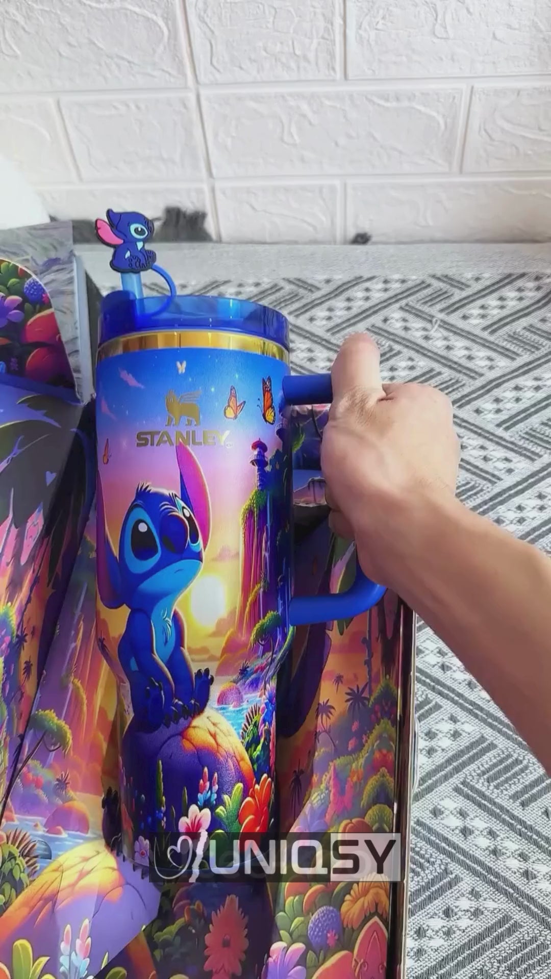 360° video of the Stanley Stitch Sapphire Blue 40 OZ Quencher Tumbler – Limited Edition, highlighting design, lid, and handle details.